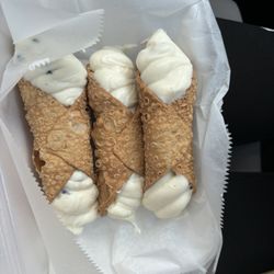 Little Anthony's Pizza & Grill - Cannolis