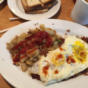 Grassy Sprain Diner - Corn beef hash and eggs - Diners Near Me - Yonkers, New York