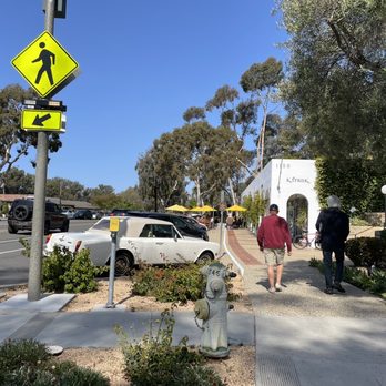 Bree'osh - Montecito - Street view (@ the  yellow umbrellas!) - Coffee & Tea Near Me - Santa Barbara, California
