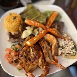 Los Gallos Mexican Taqueria - Ribeye steak con camarones - amazing! Served with corn tortilla