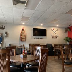 The River Grill - Decor
