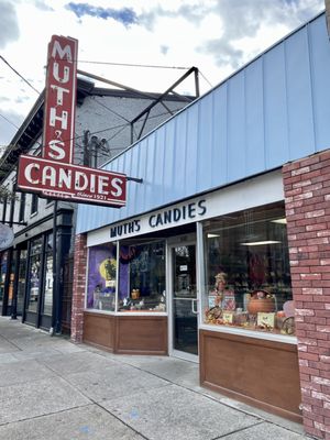 Muth's Candies by null