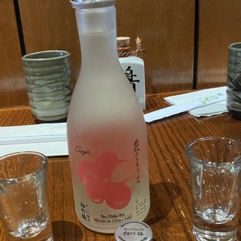 Tomo Japanese Cafe - Sushi Bars Near Me - Elmhurst, New York