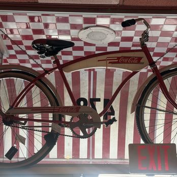 Busy Bee Cafe - Interior - Diners Near Me - Ventura, California