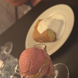 El Vino Crudo - Beetroot ice cream and olive oil cake