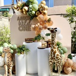 C&D Balloons and Crafts - Wild one safari