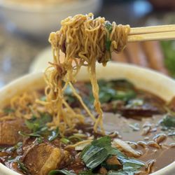 Pho Lee Hoa Phat - Beef Stew W/ Egg Noodles