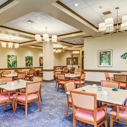 The Plaza at Pearl City - Resident dining room at The Plaza at Pearl City assisted living and senior living community in Pearl City, Oahu.