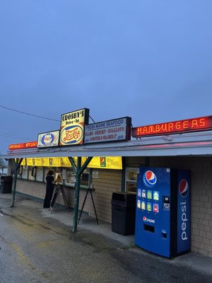 Crosby's Drive-In by null