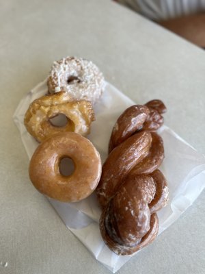 Ronald's Donuts by null