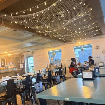 Shrimp Heads - Dining room positive vibes, lighted fishing nets decor - Cajun/Creole Near Me - San Diego, California Shrimp Heads - Dining room positive vibes, lighted fishing nets decor - Cajun/Creole Near Me - San Diego, California