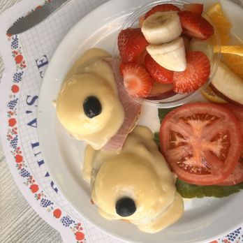 Paula's Pancake House - Eggs benedict classic - Breakfast & Brunch Near Me - Solvang, California