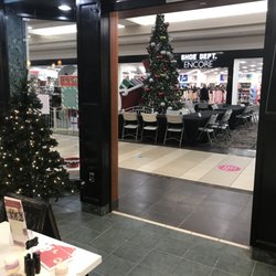 Hancock Happenings - Santa's right outside the store