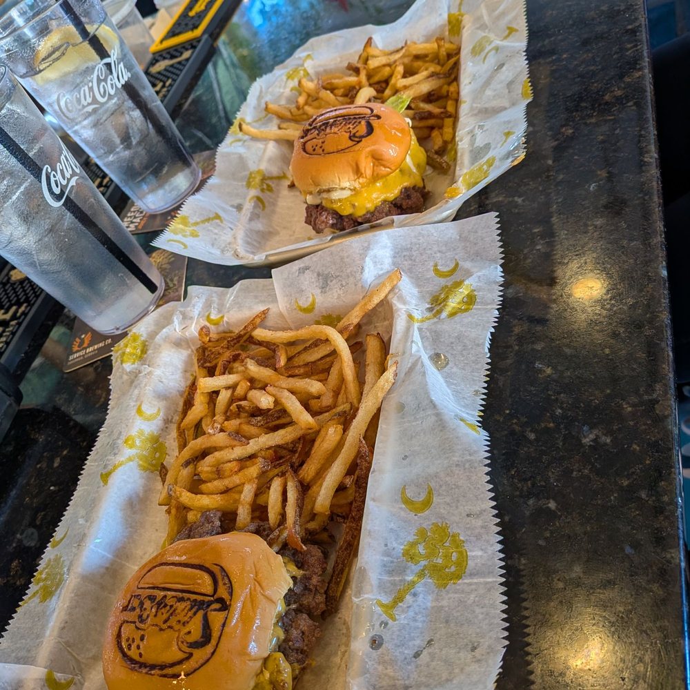 SliderBar - Regular cheeseburger and the backyard smash - American Near Me - Bluffton, South Carolina SliderBar - Regular cheeseburger and the backyard smash - American Near Me - Bluffton, South Carolina