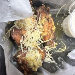 Universal Pizza - Garlic Parmesan wings