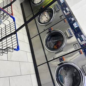 Elk Grove Launderland - 4 extra large washer! Perfect for all my big blankets - Laundromat Near Me - Elk Grove, California Elk Grove Launderland - 4 extra large washer! Perfect for all my big blankets - Laundromat Near Me - Elk Grove, California