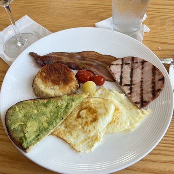 Russell's on Lake Ivanhoe - Lakeside breakfast - American Near Me - Orlando, Florida