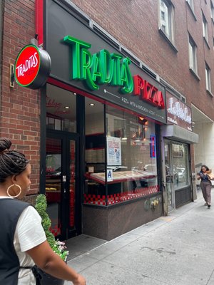 Traditas Pizza by null