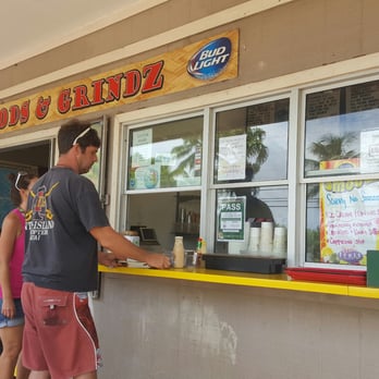 Mana'e Goods & Grindz - Outside of Mana'e Goods & Grindz - Hawaiian Near Me - Kaunakakai, Hawaii Mana'e Goods & Grindz - Outside of Mana'e Goods & Grindz - Hawaiian Near Me - Kaunakakai, Hawaii