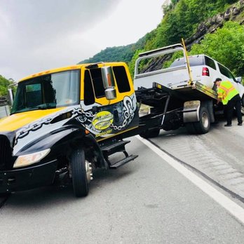 Premium Towing - International 4300 Medium Duty Rollback - Towing Near Me - Logan, West Virginia Premium Towing - International 4300 Medium Duty Rollback - Towing Near Me - Logan, West Virginia