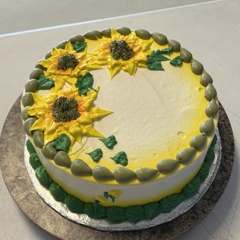Pasteleria Gresil - a cake decorated with sunflowers - Bakeries Near Me - Indianapolis, Indiana