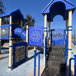 Bud Bender Park - Playground equipment