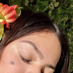 Diya Eyebrow Threading - My eyebrows book with Elina!
