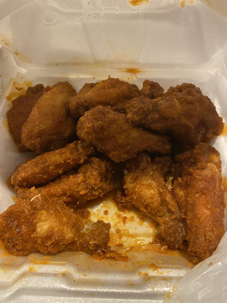 Food from Dads Wings & Burgers