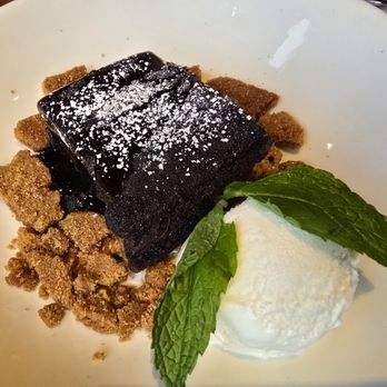 Yard House - New American Near Me - Vernon Hills, Illinois