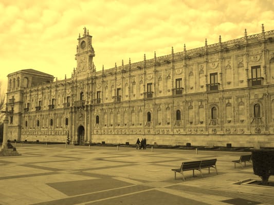 Parador de León by null