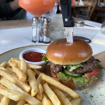 Ratskeller Biebrich - 9/28/23 juicy burger - Restaurants Near Me - Wiesbaden, HE