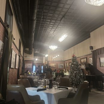 Catello's Italian Art Cuisine - Seating area - Italian Near Me - Pendleton, Indiana Catello's Italian Art Cuisine - Seating area - Italian Near Me - Pendleton, Indiana