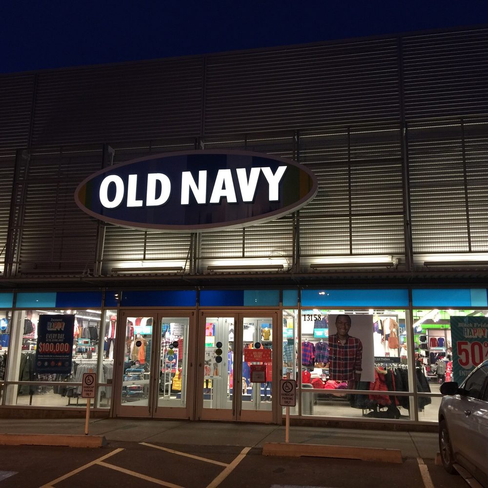 Old Navy - Shopping at 7 am Black Friday - Women's Clothing Near Me