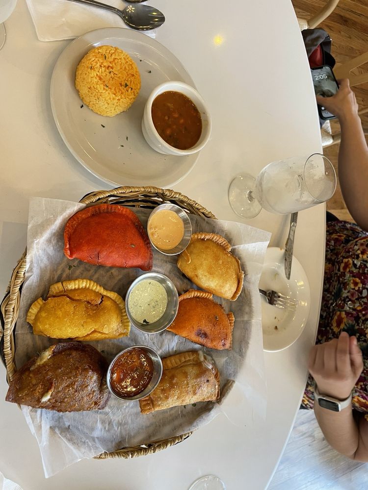 VIVA EMPANADAS Updated October 2024 25 Photos & 12 Reviews 90 N