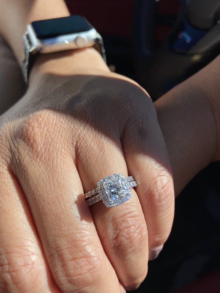 HELZBERG DIAMONDS OUTLET Updated October 2024 45 Reviews 2774