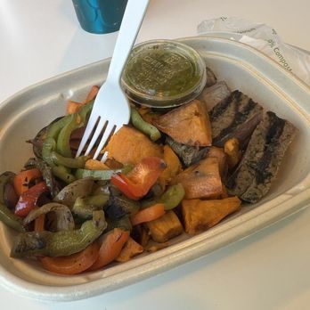 The Handmade Chef Meal Prep - steak, sweet potatoes, and fajita veggies - Juice Bars & Smoothies Near Me - San Diego, California