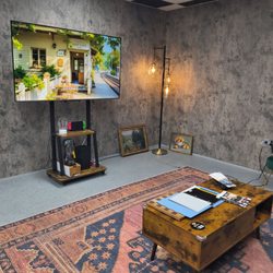 Carmeleon Skin Window Tint - Spacious waiting area with full amenities.