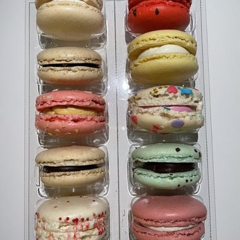 Lady Yum - 10 Piece Box- Classic Assortment - Desserts Near Me - Bellevue, Washington Lady Yum - 10 Piece Box- Classic Assortment - Desserts Near Me - Bellevue, Washington