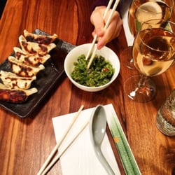 Umamido - Gyoza en mountain vegetable salad