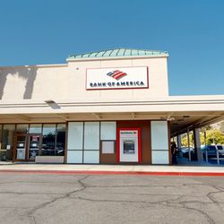 Bank of America Financial Center - Storefront