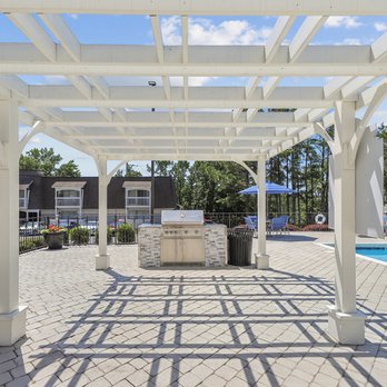 Valora at Homewood Apartments - Poolside grill - Apartments Near Me - Homewood, Alabama Valora at Homewood Apartments - Poolside grill - Apartments Near Me - Homewood, Alabama