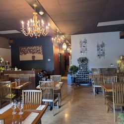 Anise Thai Cuisine - The dining room of Anise. Obviously, mom-and-pop. But never a bad thing. It's very cozy.
