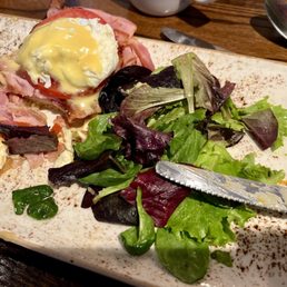 Classic Benedict... Very good .