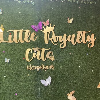 Little Royalty Cuts - Entrance photo spot - Kids Hair Salons Near Me - Waipahu, Hawaii