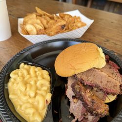 Roy’s Nutz & Buttz - Brisket sandwich + Mac n cheese + house chips!