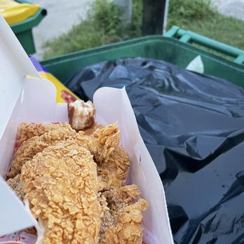 Popeyes Louisiana Kitchen - Disgusting food heading for the trash. - Fast Food Near Me - Crestview, Florida Popeyes Louisiana Kitchen - Disgusting food heading for the trash. - Fast Food Near Me - Crestview, Florida