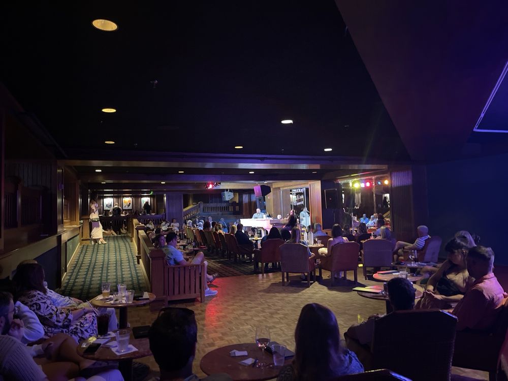 Elaine's Dueling Piano Bar Logo