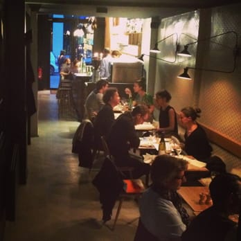 Pollop - La première salle (bien éclairée). - Bistros Near Me - Paris, 75