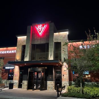 BJ's Restaurant & Brewhouse - Entrance - Breweries Near Me - Lutz, Florida