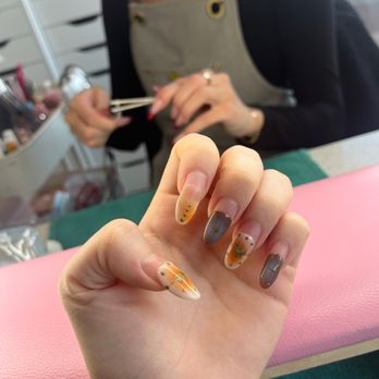 Diva's Nails - Nail Salons Near Me - Burbank, California